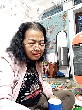 Snapshot of Hotestlove chatting on 11-18-25, 11:15 Hotestlove online show from 11-18-25, 11:15