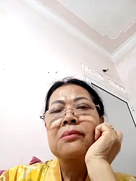 Snapshot of Hotestlove chatting on 12-02-25, 06:41 Hotestlove online show from 12-02-25, 06:41