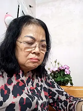 Snapshot of Hotestlove chatting on 12-14-25, 10:20 Hotestlove online show from 12-14-25, 10:20