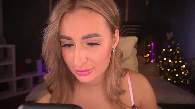 Snapshot of LiaBrazzerr chatting on 12-29-24, 11:40 LiaBrazzerr online show from 12-29-24, 11:40