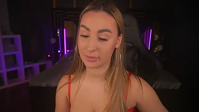 Snapshot of LiaBrazzerr chatting on 03-22-25, 04:04 LiaBrazzerr online show from 03-22-25, 04:04