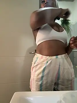 Snapshot of slimcateee chatting on 11-16-25, 12:11 slimcateee online show from 11-16-25, 12:11