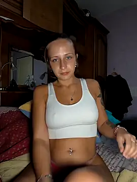 Snapshot of emma4xxx chatting on 04-30-26, 07:42 emma4xxx online show from 04-30-26, 07:42