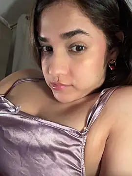 Snapshot of CuteeRose chatting on 02-01-26, 08:02 CuteeRose online show from 02-01-26, 08:02