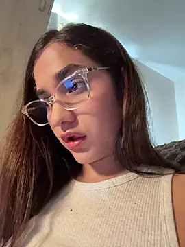 Snapshot of CuteeRose chatting on 02-08-26, 02:31 CuteeRose online show from 02-08-26, 02:31