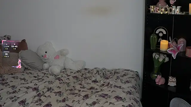 Snapshot of Nicolette__Shea_ chatting on 12-06-24, 06:17 Nicolette  Shea  online show from 12-06-24, 06:17