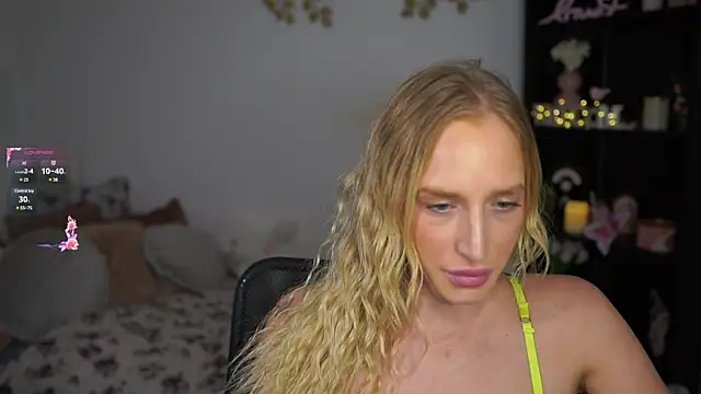 Snapshot of Nicolette__Shea_ chatting on 12-12-24, 05:15 Nicolette  Shea  online show from 12-12-24, 05:15