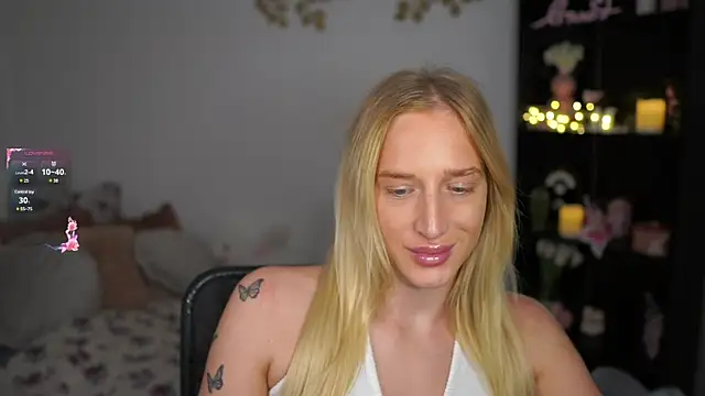 Snapshot of Nicolette__Shea_ chatting on 12-14-24, 09:40 Nicolette  Shea  online show from 12-14-24, 09:40