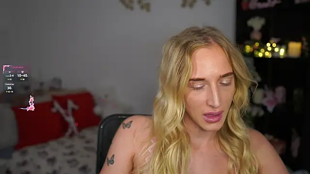Snapshot of Nicolette__Shea_ chatting on 12-20-24, 10:05 Nicolette  Shea  online show from 12-20-24, 10:05