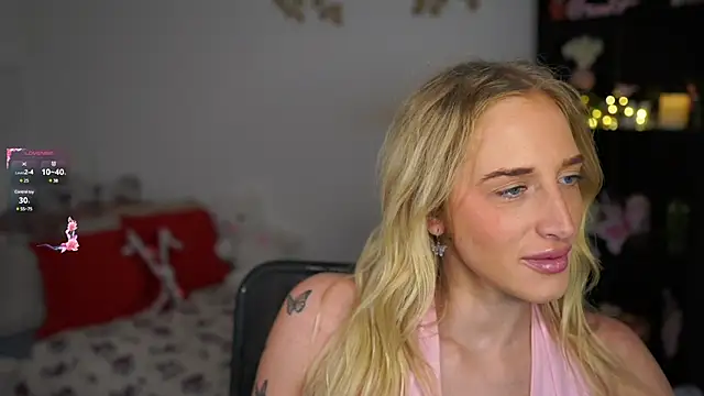 Snapshot of Nicolette__Shea_ chatting on 12-22-24, 01:55 Nicolette  Shea  online show from 12-22-24, 01:55