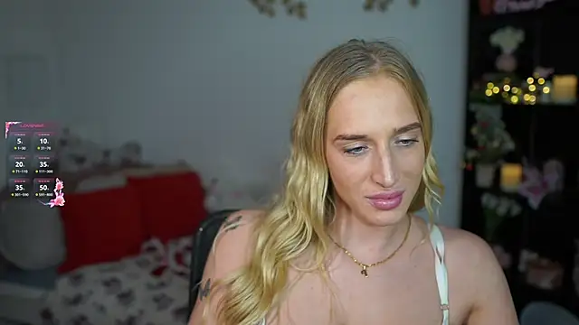 Snapshot of Nicolette__Shea_ chatting on 12-29-24, 04:51 Nicolette  Shea  online show from 12-29-24, 04:51