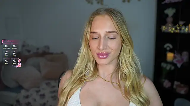 Snapshot of Nicolette__Shea_ chatting on 01-08-25, 02:03 Nicolette  Shea  online show from 01-08-25, 02:03