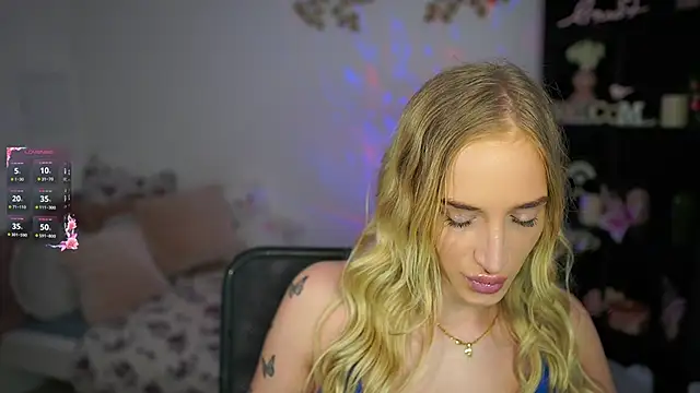 Snapshot of Nicolette__Shea_ chatting on 01-28-25, 01:59 Nicolette  Shea  online show from 01-28-25, 01:59