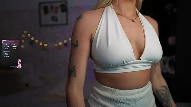Snapshot of Nicolette__Shea_ chatting on 03-06-25, 02:18 Nicolette  Shea  online show from 03-06-25, 02:18