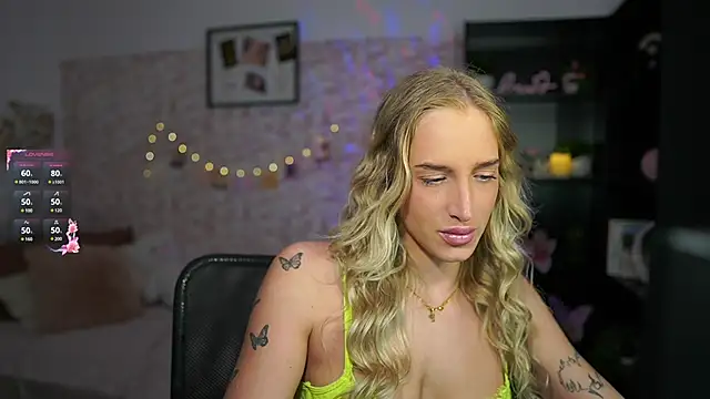 Snapshot of Nicolette__Shea_ chatting on 03-11-25, 09:13 Nicolette  Shea  online show from 03-11-25, 09:13