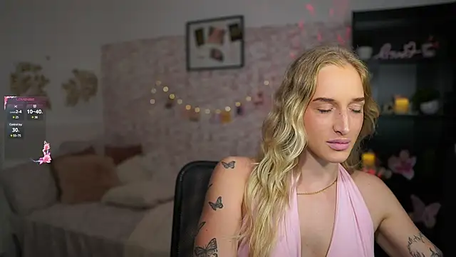 Snapshot of Nicolette__Shea_ chatting on 03-17-25, 05:05 Nicolette  Shea  online show from 03-17-25, 05:05