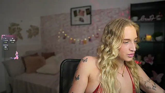 Snapshot of Nicolette__Shea_ chatting on 03-19-25, 05:06 Nicolette  Shea  online show from 03-19-25, 05:06