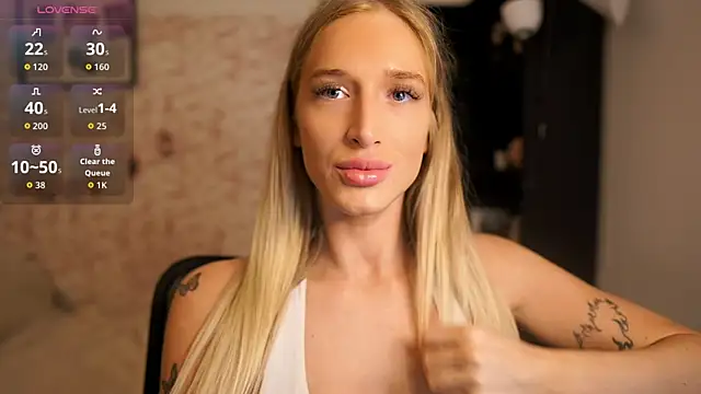 Snapshot of Nicolette__Shea_ chatting on 10-03-25, 07:27 Nicolette  Shea  online show from 10-03-25, 07:27