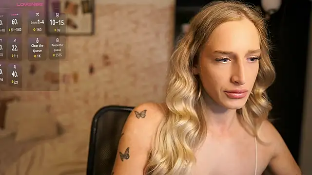 Snapshot of Nicolette__Shea_ chatting on 10-25-25, 07:38 Nicolette  Shea  online show from 10-25-25, 07:38