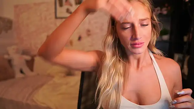 Nicolette  Shea  online show from 11-27-25, 09:11