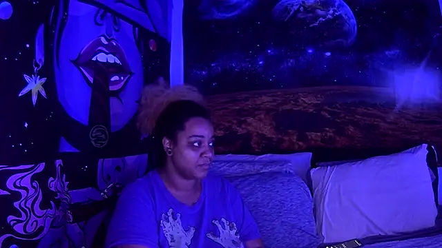 Snapshot of AutumnHart chatting on 12-19-24, 02:02 AutumnHart online show from 12-19-24, 02:02