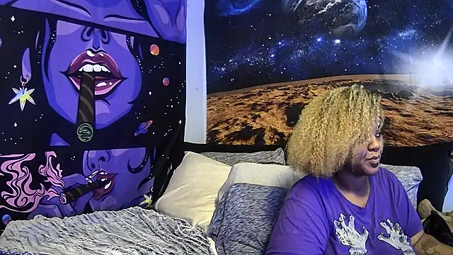 Snapshot of AutumnHart chatting on 12-21-24, 02:26 AutumnHart online show from 12-21-24, 02:26