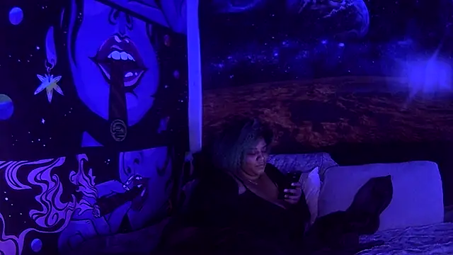 Snapshot of AutumnHart chatting on 01-20-25, 06:21 AutumnHart online show from 01-20-25, 06:21