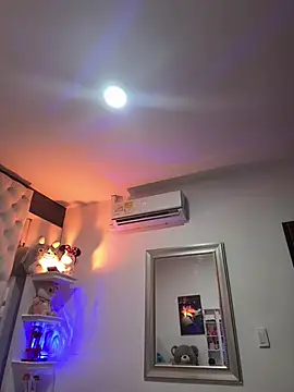 Snapshot of ZarahEvans chatting on 02-13-25, 10:54 ZarahEvans online show from 02-13-25, 10:54