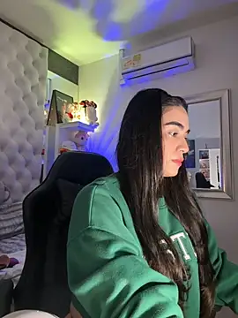 Snapshot of ZarahEvans chatting on 10-10-25, 07:57 ZarahEvans online show from 10-10-25, 07:57