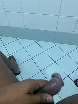 Snapshot of SLhotman chatting on 03-13-25, 04:05 SLhotman online show from 03-13-25, 04:05