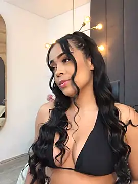 Snapshot of JuanaSimons chatting on 12-23-24, 11:06 JuanaSimons online show from 12-23-24, 11:06