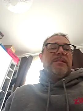 Snapshot of BananasNCream chatting on 09-25-25, 08:18 BananasNCream online show from 09-25-25, 08:18