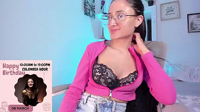 Snapshot of _Caroliinee_ chatting on 03-07-25, 10:21 Caroliinee online show from 03-07-25, 10:21