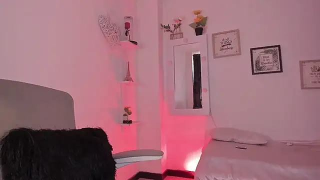 Snapshot of _Caroliinee_ chatting on 09-10-25, 05:24 Caroliinee online show from 09-10-25, 05:24