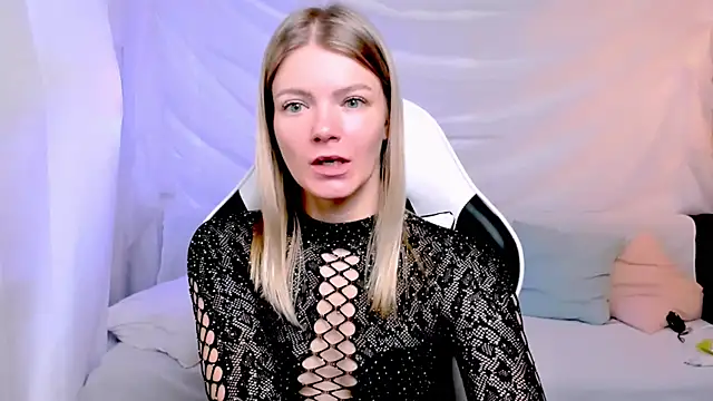 Lily Daviss online show from 11-24-25, 02:11