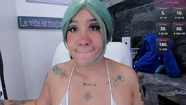 miss danika online show from 11-24-25, 10:59