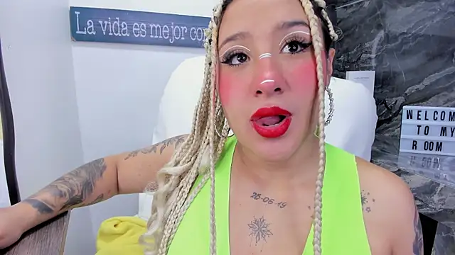 miss danika online show from 12-18-25, 11:05