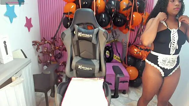 Snapshot of lia_16 chatting on 10-25-25, 11:07 lia 16 online show from 10-25-25, 11:07