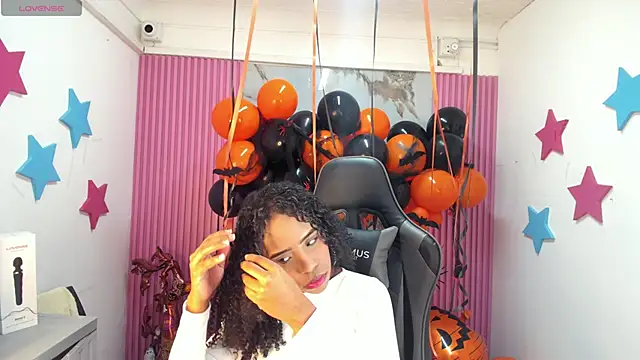 Snapshot of lia_16 chatting on 10-30-25, 11:00 lia 16 online show from 10-30-25, 11:00