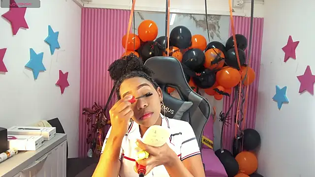 Snapshot of lia_16 chatting on 11-01-25, 11:01 lia 16 online show from 11-01-25, 11:01