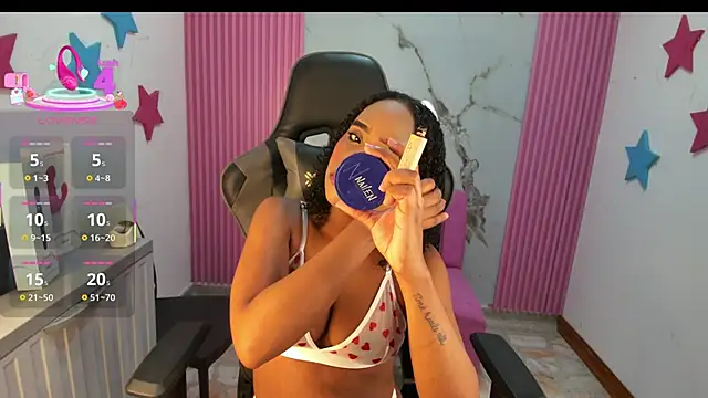 Snapshot of lia_16 chatting on 12-01-25, 10:53 lia 16 online show from 12-01-25, 10:53