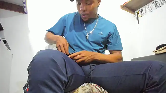 hugo3918  online show from 09-28-25, 02:06