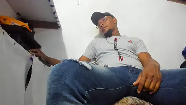 hugo3918  online show from 11-22-25, 01:04