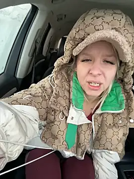 Snapshot of LikaCat chatting on 10-25-25, 01:24 LikaCat online show from 10-25-25, 01:24