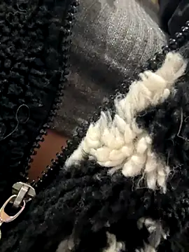 Snapshot of LikaCat chatting on 10-26-25, 03:45 LikaCat online show from 10-26-25, 03:45