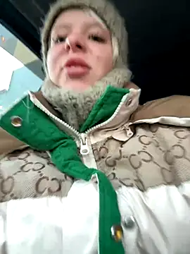 Snapshot of LikaCat chatting on 10-31-25, 01:39 LikaCat online show from 10-31-25, 01:39