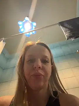 Snapshot of LikaCat chatting on 12-15-25, 03:33 LikaCat online show from 12-15-25, 03:33