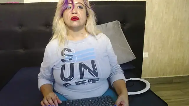 Snapshot of Natasha_699 chatting on 11-19-25, 10:10 Natasha 699 online show from 11-19-25, 10:10