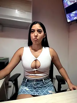 MarianaBenz online show from 10-05-25, 09:02