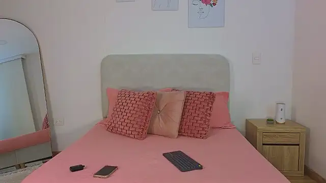 Snapshot of KristennBlue chatting on 01-12-26, 11:59 KristennBlue online show from 01-12-26, 11:59